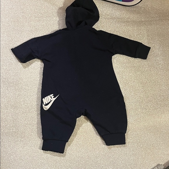 Nike Kids Black and White Hooded Footie - Picture 5 of 6